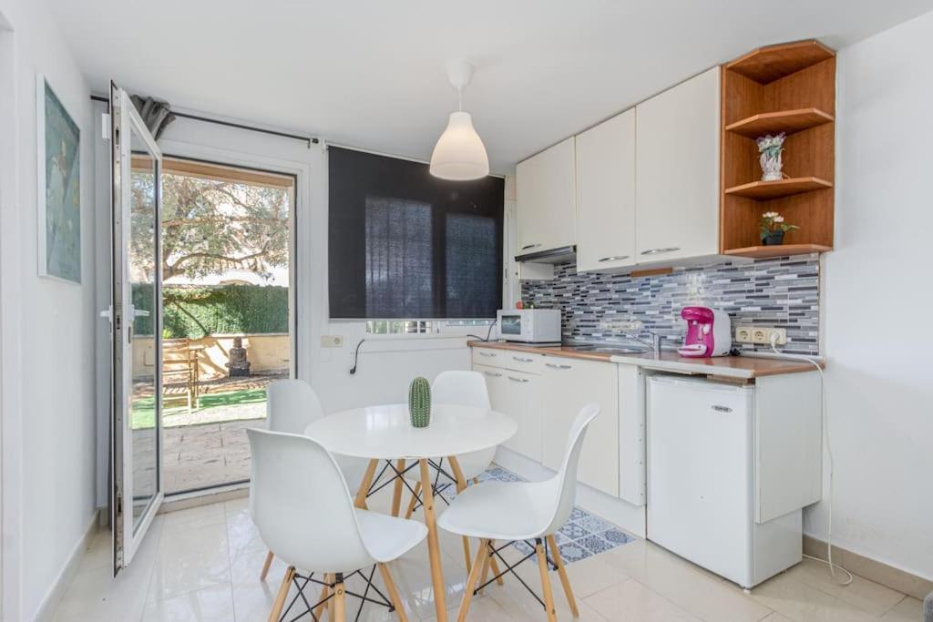 Casita Con Jardin, Bbq, Wifi, Centro Y Playa Ferienhaus